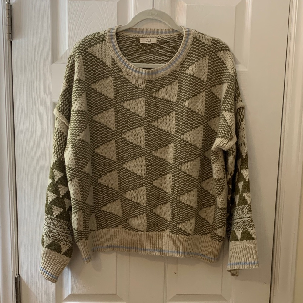 Easel triangle oversized sweater sz S